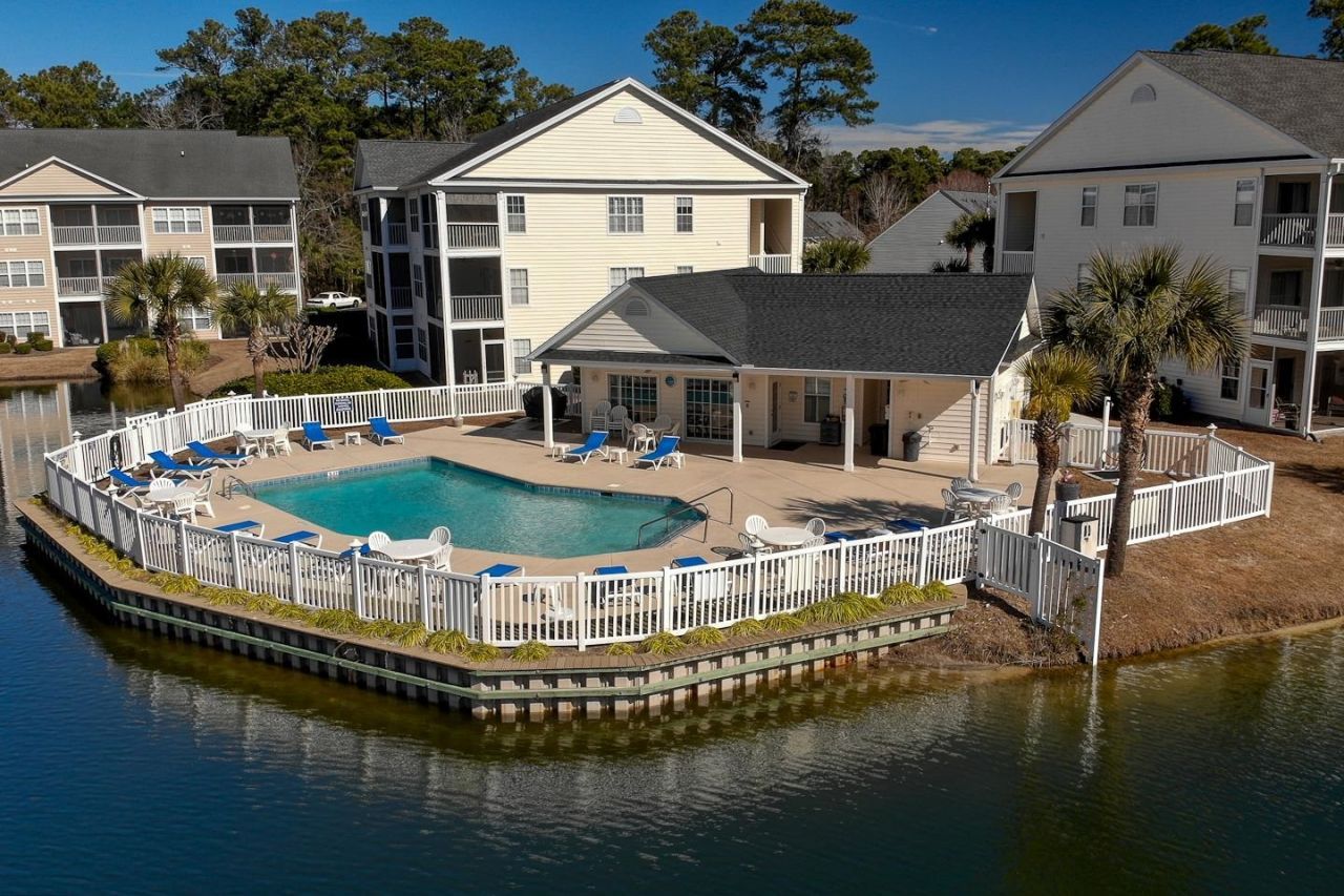 647 Woodmoor Dr. Photo 31