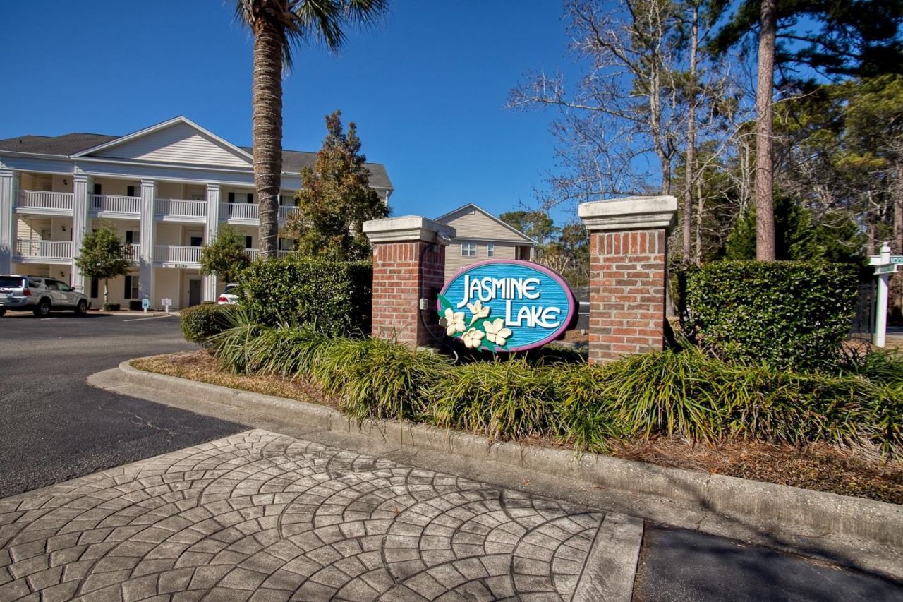 647 Woodmoor Dr. Photo 39