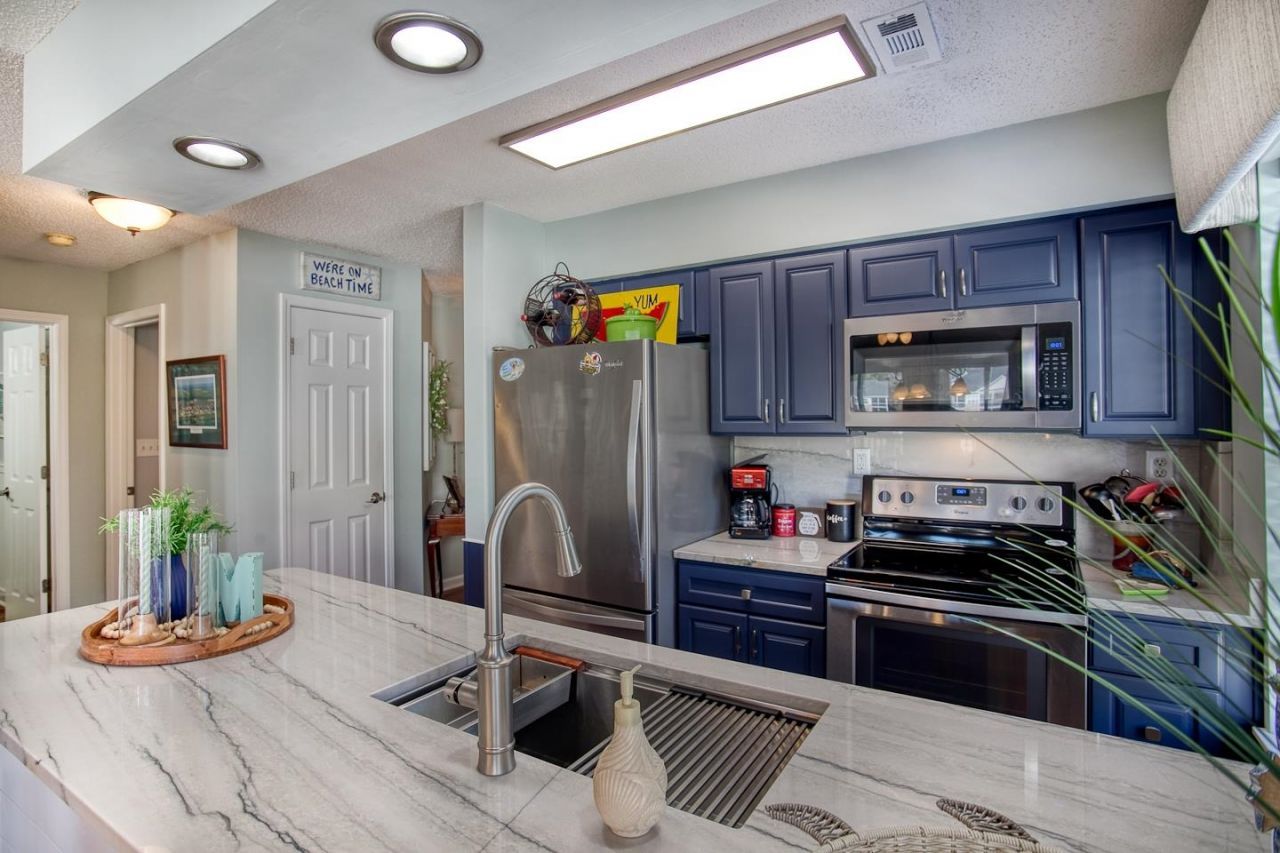 647 Woodmoor Dr. Photo 4