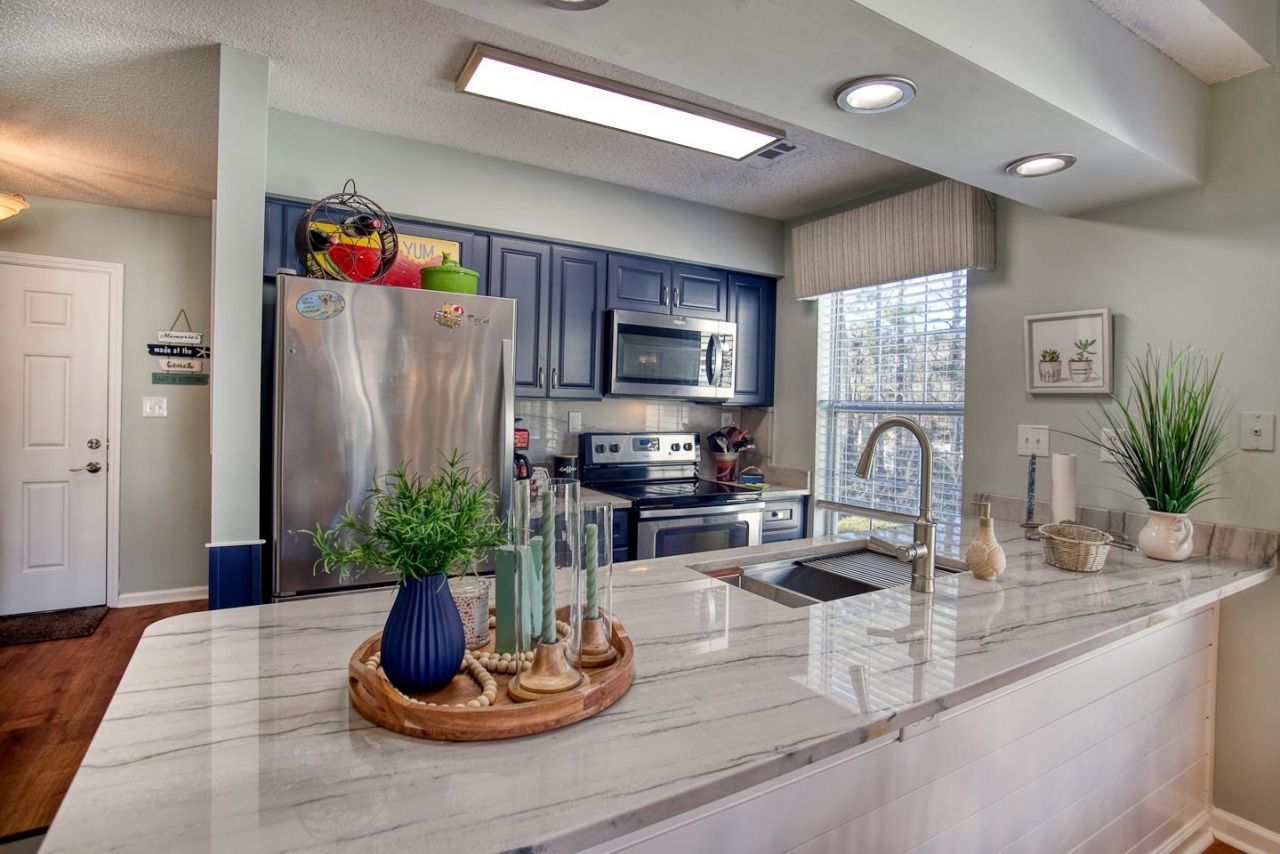 647 Woodmoor Dr. Photo 6