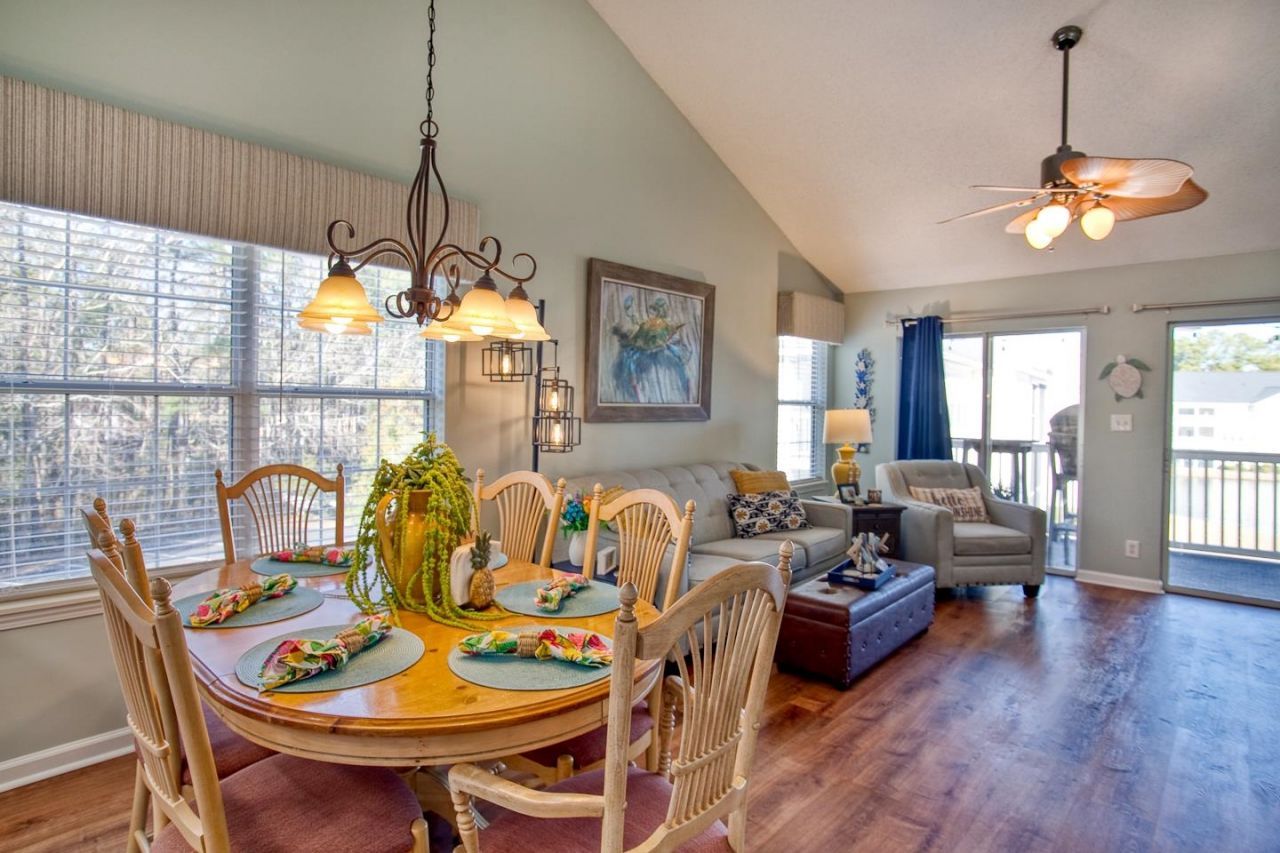 647 Woodmoor Dr. Photo 7