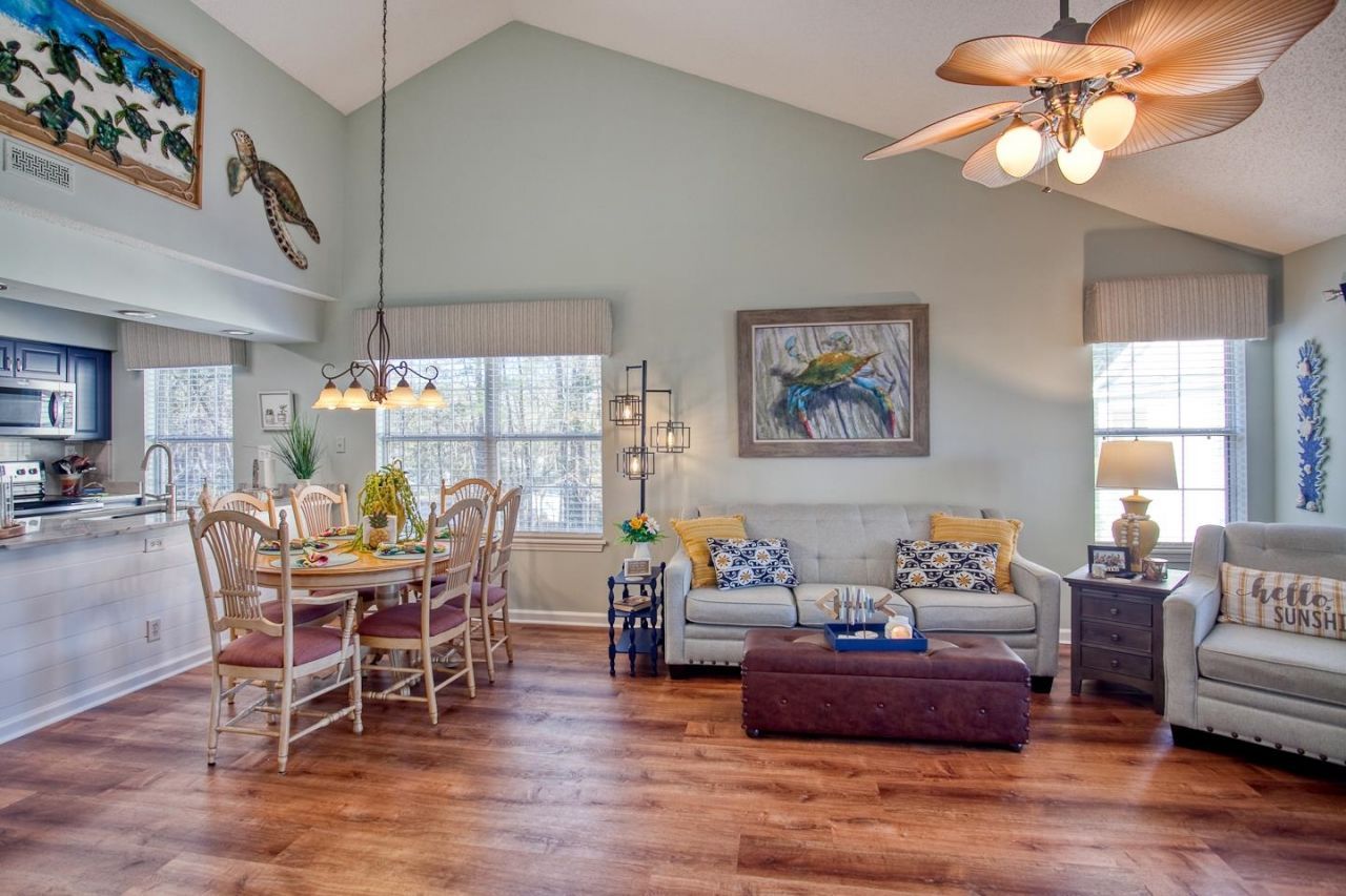 647 Woodmoor Dr. Photo 8