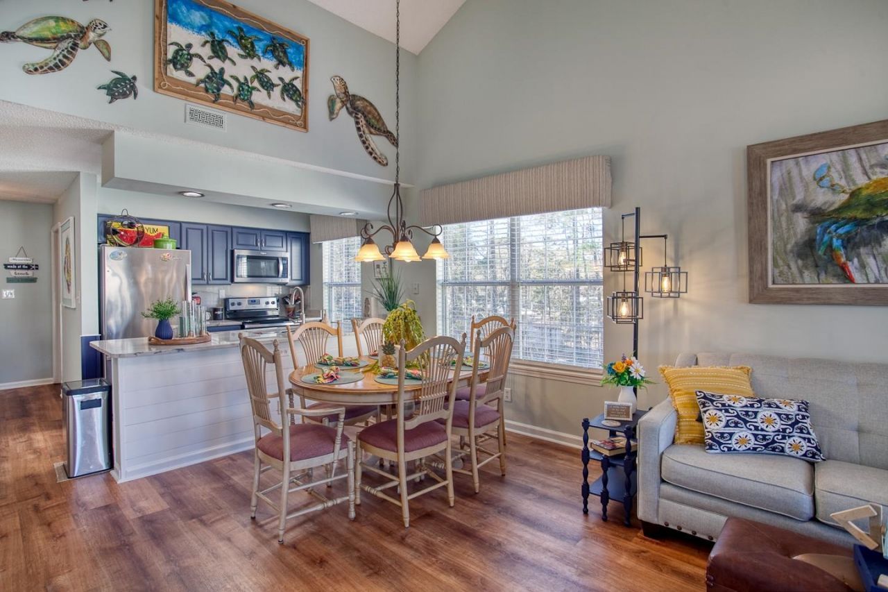 647 Woodmoor Dr. Photo 9