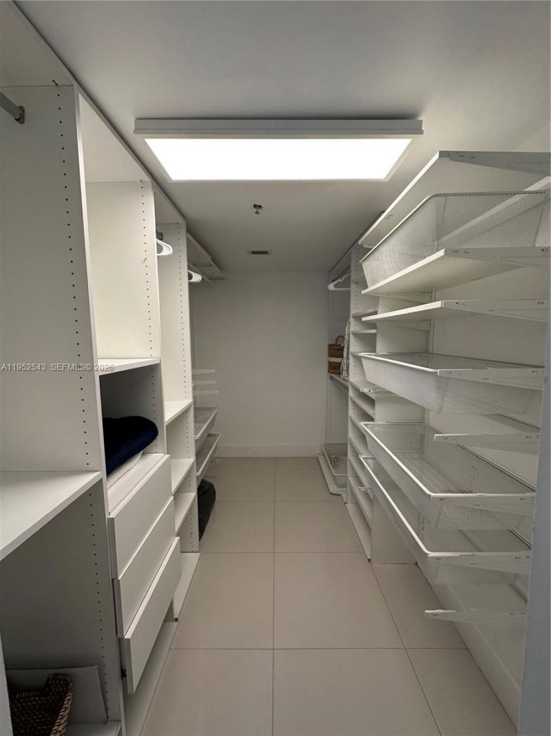 1200 Brickell Bay Dr, Unit 1712, Miami, FL 33131 Photo