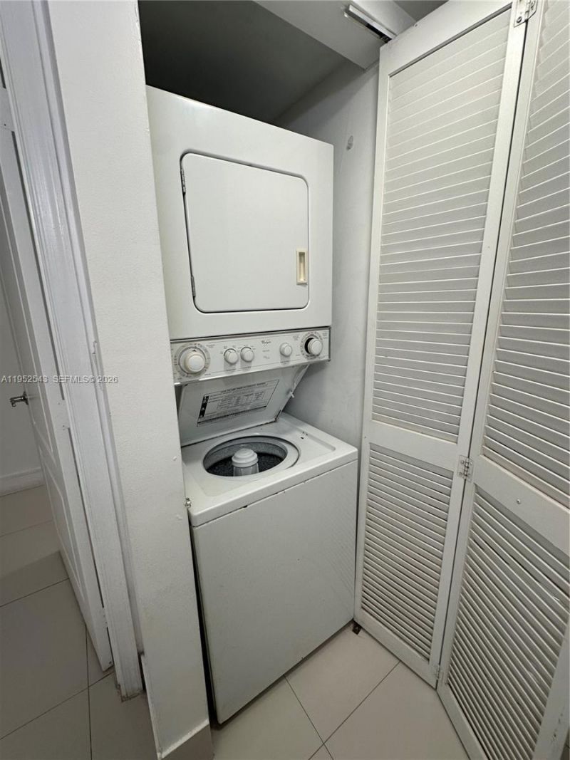 1200 Brickell Bay Dr, Unit 1712, Miami, FL 33131 Photo