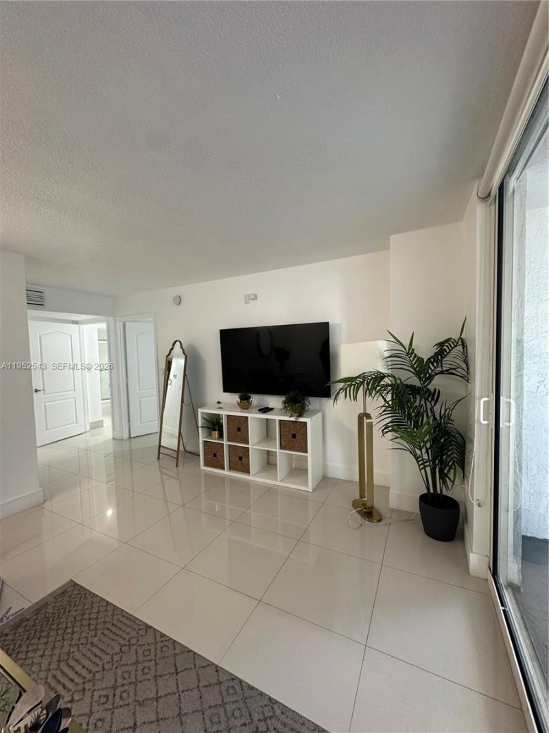 1200 Brickell Bay Dr, Unit 1712, Miami, FL 33131 Photo