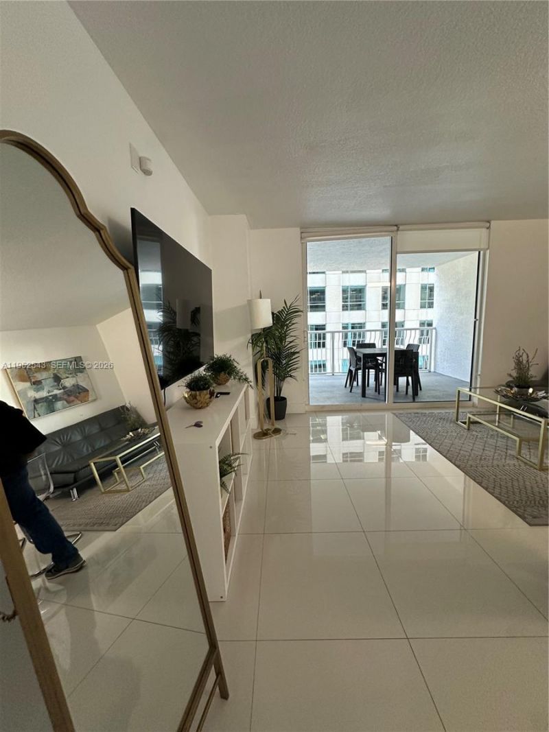 1200 Brickell Bay Dr, Unit 1712, Miami, FL 33131 Photo