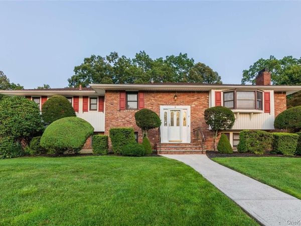 9 Dulce Lane , Dix Hills, NY 11746