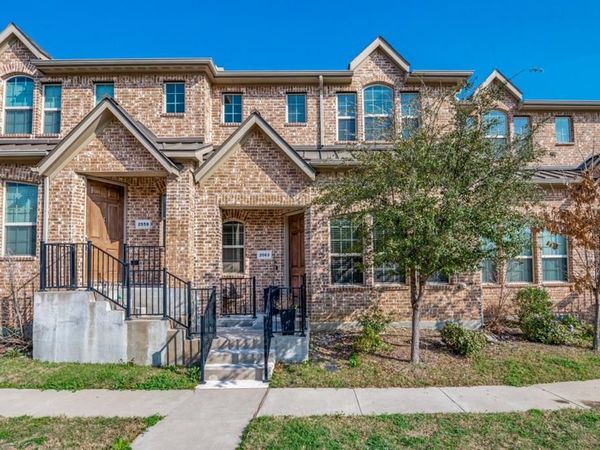 2563 Sarah Lane, Lewisville, TX 75056