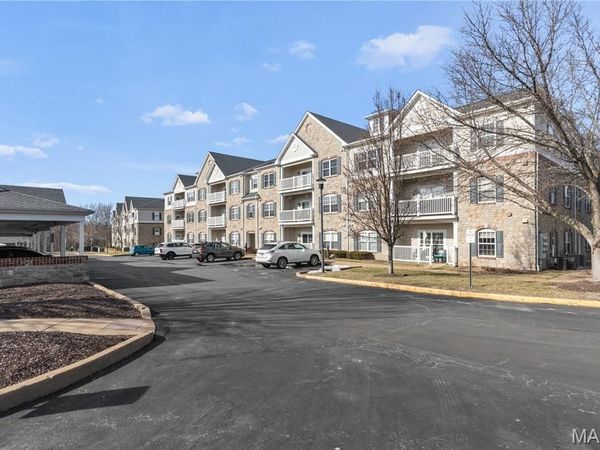 1 Monarch Trace Court, Unit 301, Chesterfield, MO 63017