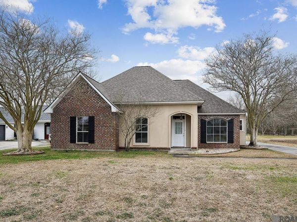 16055 W Lakepoint Ct, Prairieville, LA 70769