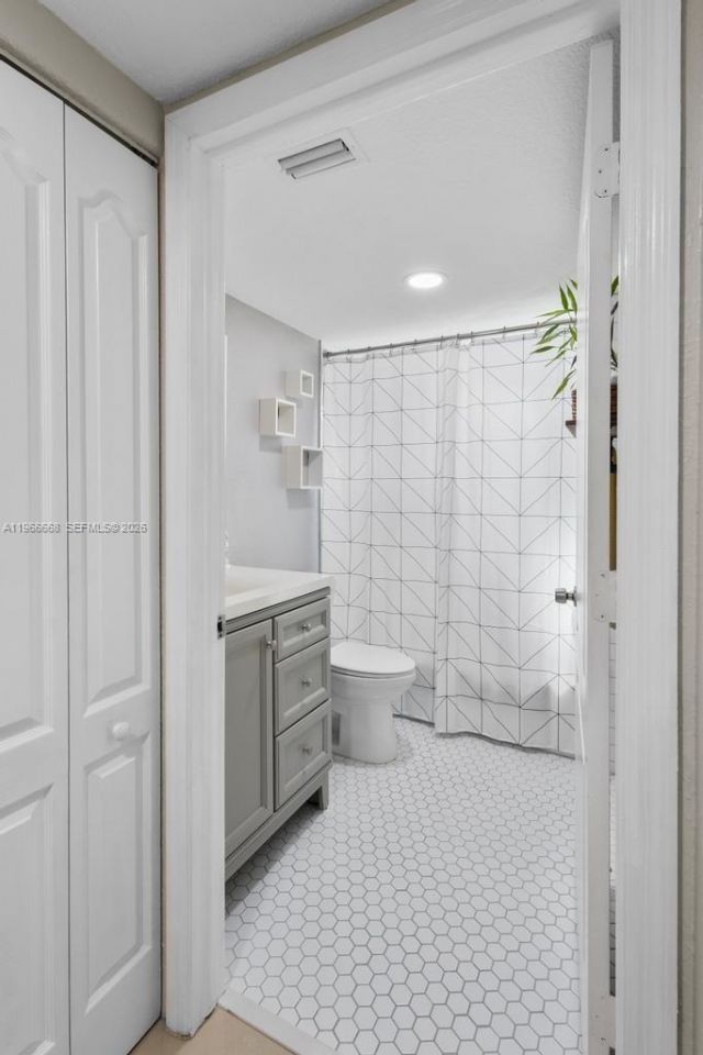 10951 W Okeechobee Rd, Unit 101, Hialeah Gardens, FL 33018 Photo