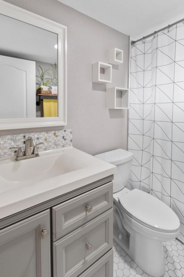 10951 W Okeechobee Rd, Unit 101, Hialeah Gardens, FL 33018 Photo