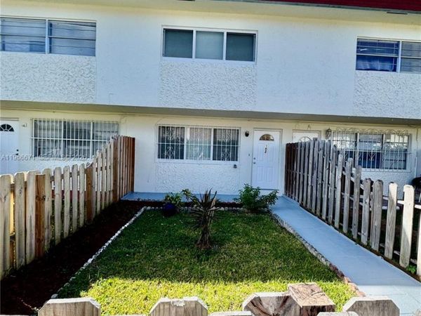1481 NE 150th St, Unit 102, Miami, FL 33161