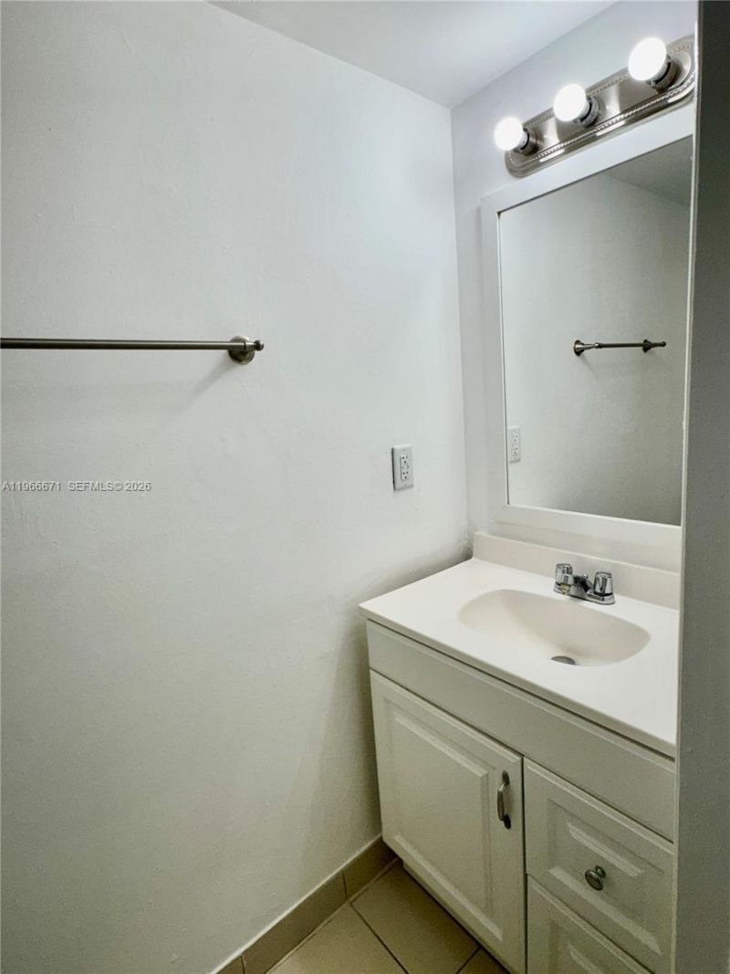 1481 NE 150th St, Unit 102, Miami, FL 33161 Photo