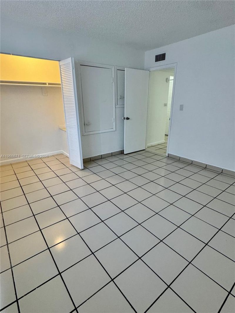 1481 NE 150th St, Unit 102, Miami, FL 33161 Photo