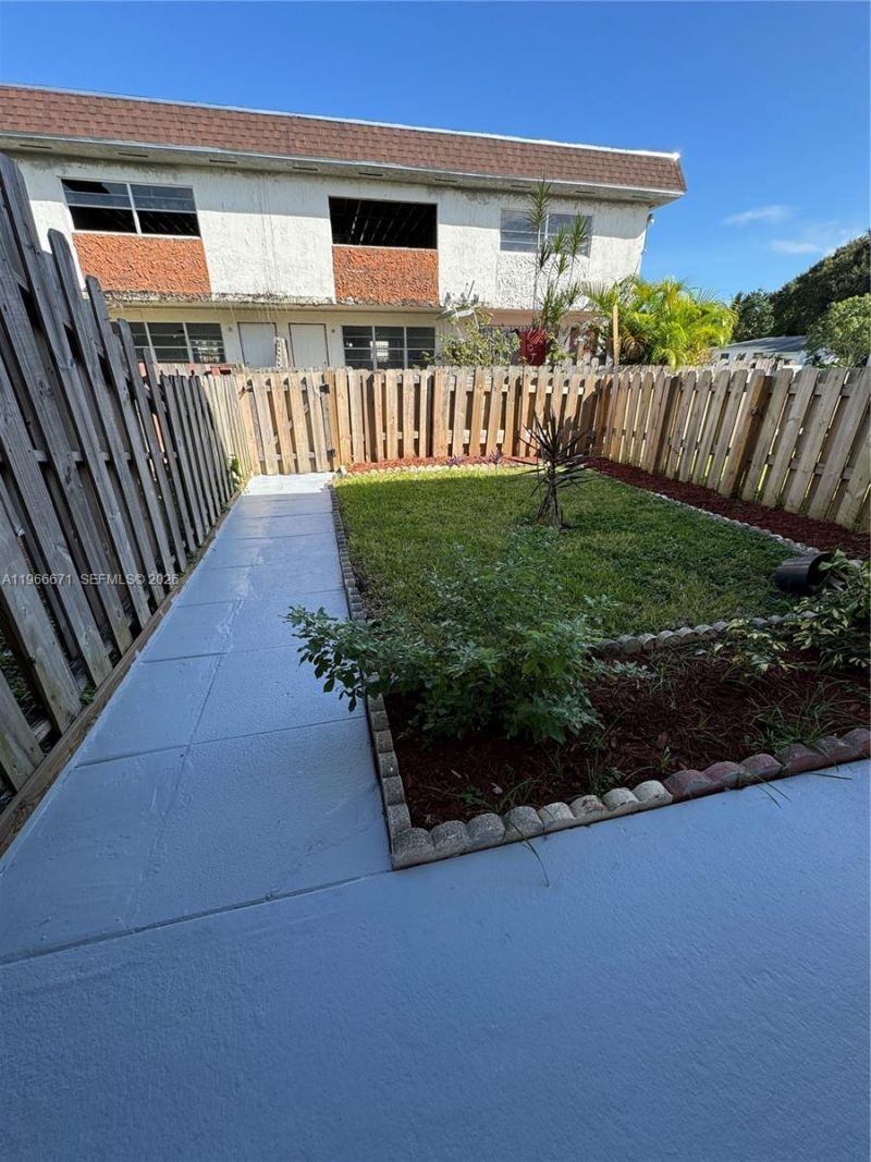 1481 NE 150th St, Unit 102, Miami, FL 33161 Photo