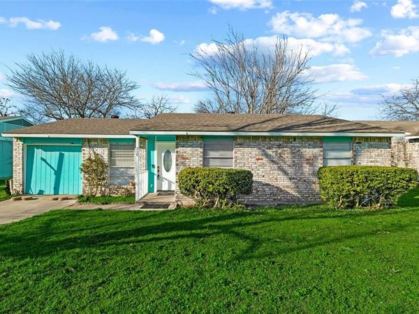 715 Sun Valley Drive, Duncanville, TX 75116