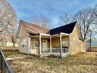 107 E 2nd Street, Dearborn, MO 64439