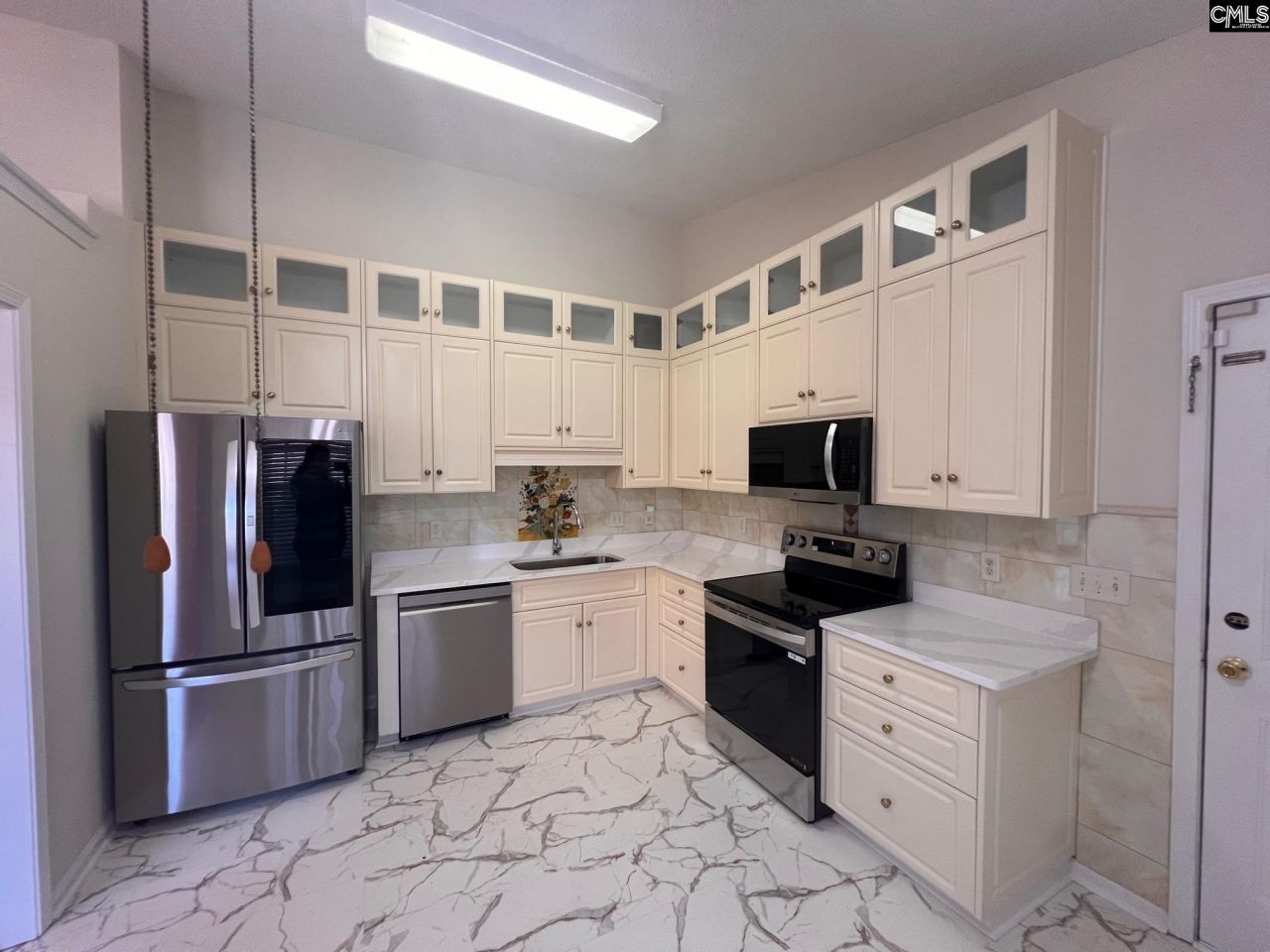 1313 Parliament Lake Drive  Photo 4