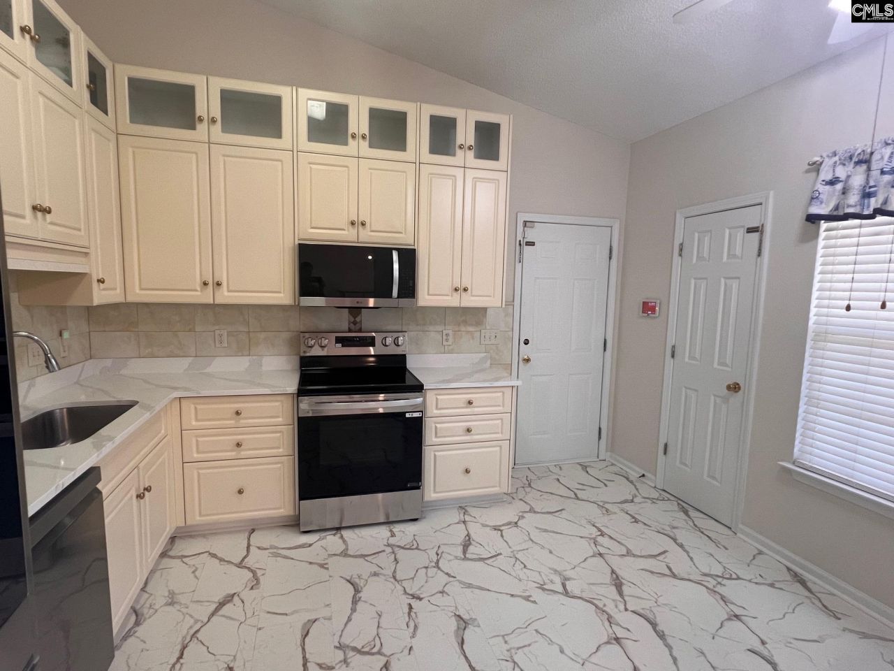 1313 Parliament Lake Drive  Photo 6