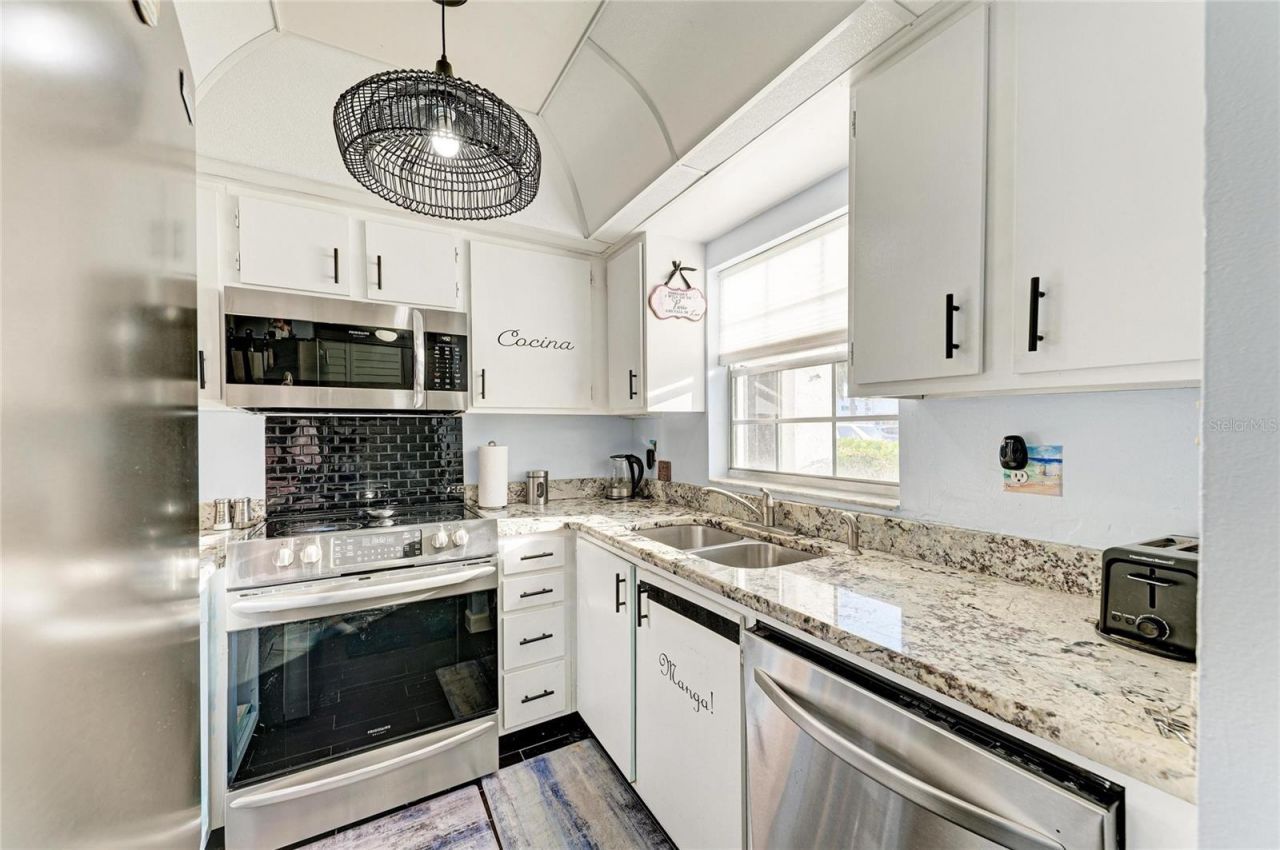 4514 3rd Street Circle W, Unit 327, Bradenton, FL 34207 Photo