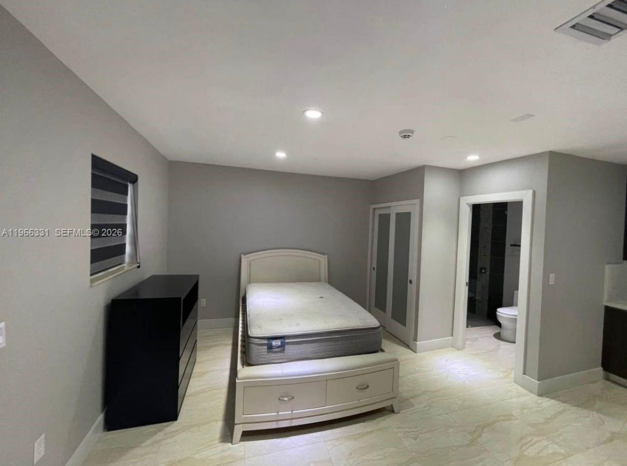 344 NW 136th Pl , Unit B, Miami, FL 33182 Photo