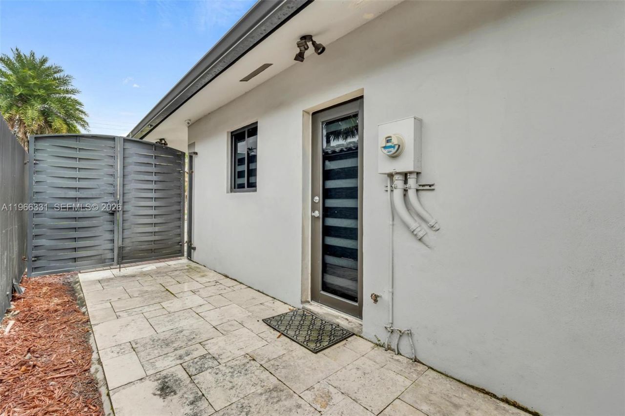 344 NW 136th Pl, Unit B, Miami, FL 33182 Photo