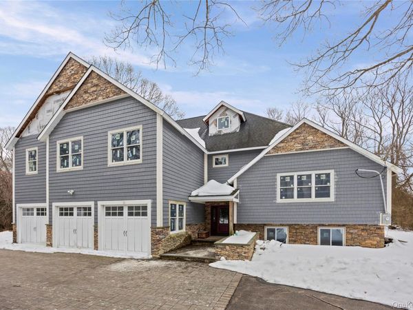 31 Valentine Road, Shoreham, NY 11786