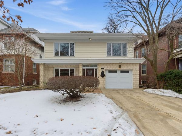 1127 W Albion Avenue, Chicago, IL 60626