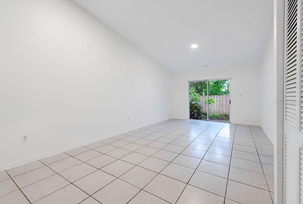 401 NE 1st Court, Unit 7-2, Hallandale Beach, FL 33009 Photo