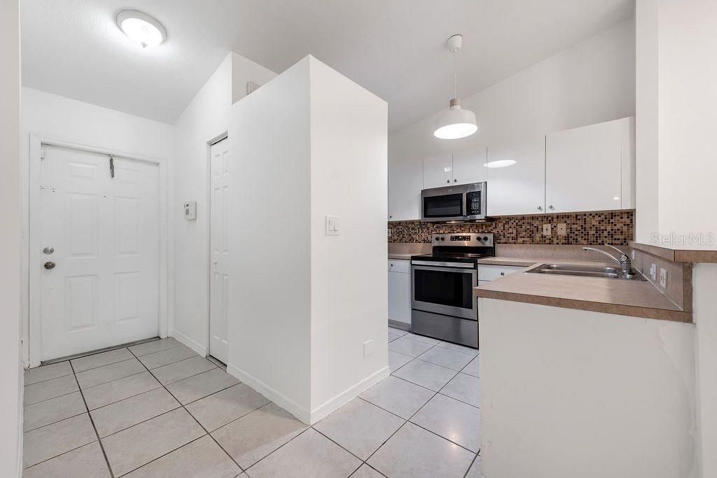 401 NE 1st Court, Unit 7-2, Hallandale Beach, FL 33009 Photo