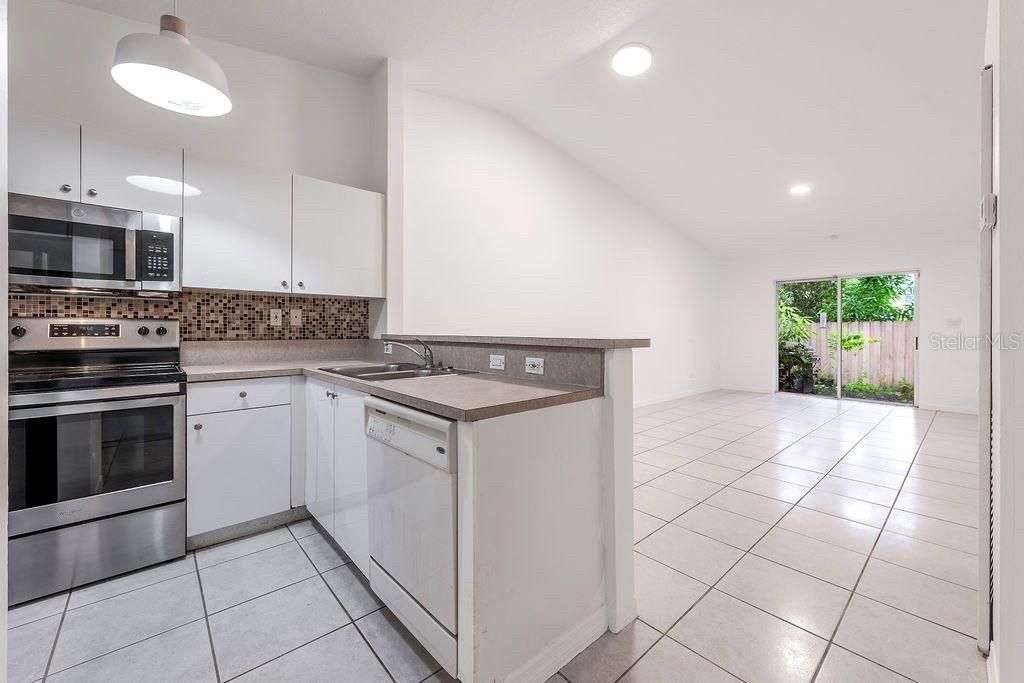 401 NE 1st Court, Unit 7-2, Hallandale Beach, FL 33009 Photo