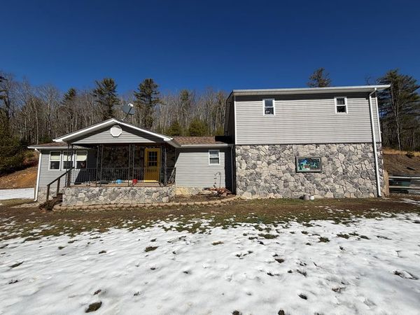 260 Hoye Rd., WHITE OAK, WV 25989
