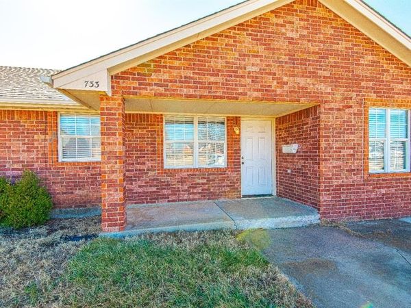 733 N Norman Avenue, Moore, OK 73160