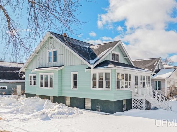 1103 Minnesota Avenue, Gladstone, MI 49837