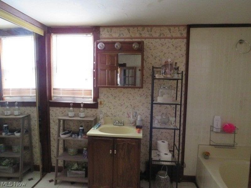 238 Whitney Street, Conneaut, OH 44030 Photo 5