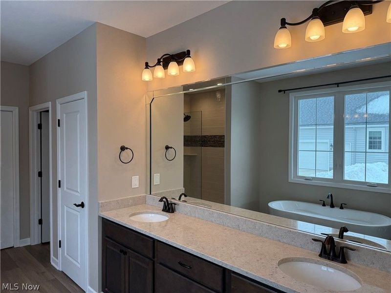 346 Glasgow Drive, Cleveland, OH 44143 Photo 17