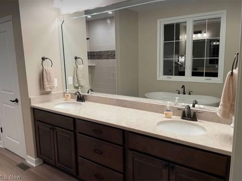 346 Glasgow Drive, Cleveland, OH 44143 Photo 18