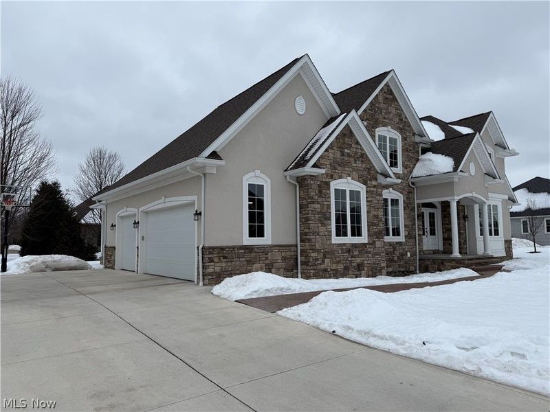 346 Glasgow Drive, Cleveland, OH 44143 Photo 2