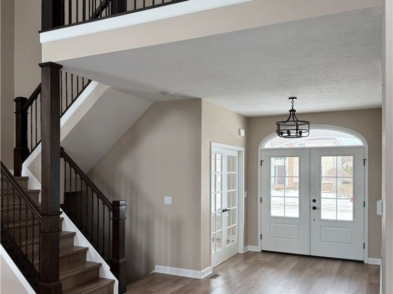 346 Glasgow Drive, Cleveland, OH 44143 Photo 4