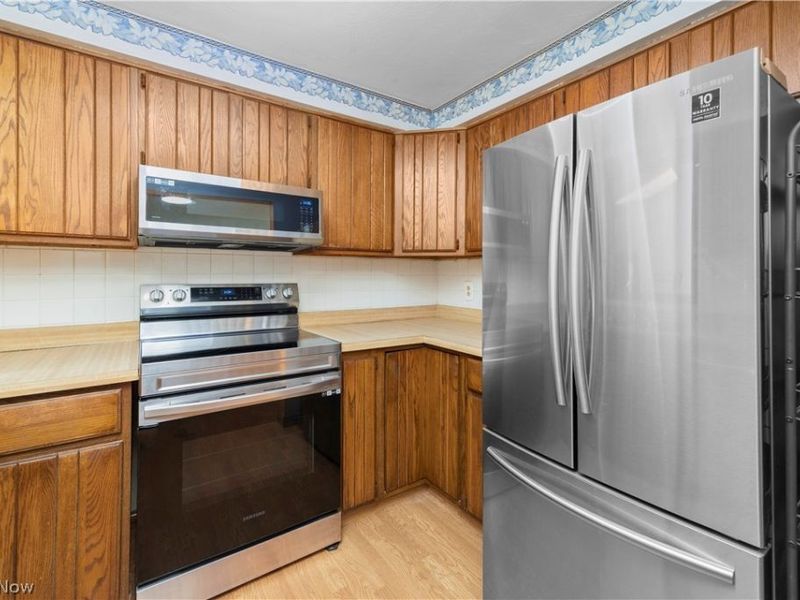 757 W Martin Avenue, Amherst, OH 44001 Photo 10