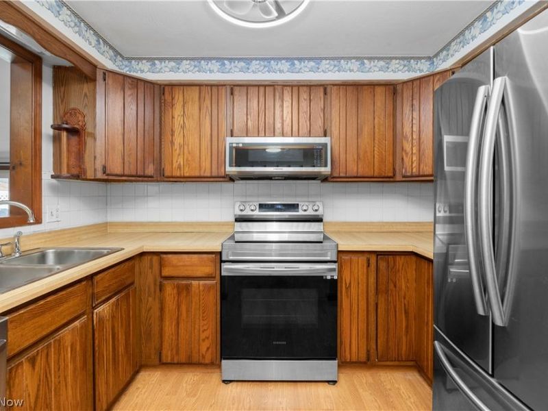 757 W Martin Avenue, Amherst, OH 44001 Photo 8