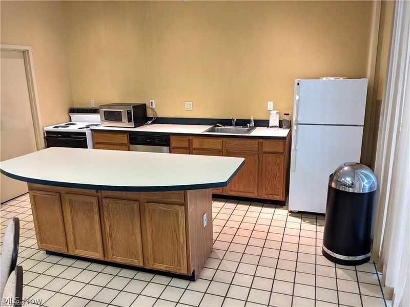 10301 Lake Avenue, Unit 408, Cleveland, OH 44102 Photo 29