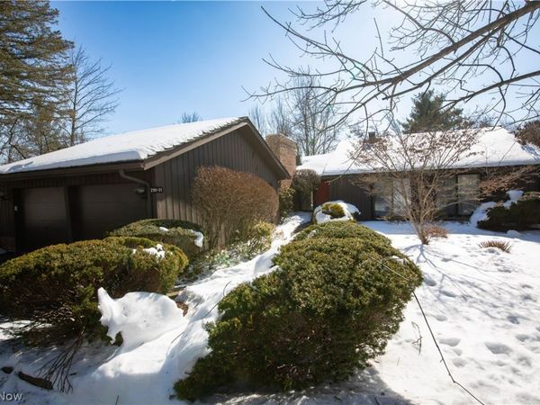 290-21 Hawthorne Drive, Aurora, OH 44202