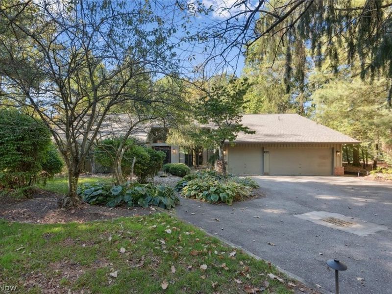 471-10 Antler Point, Aurora, OH 44202 Photo 2