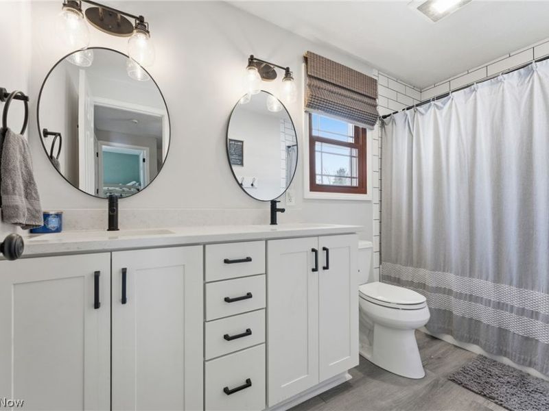 11585 El Dorado Circle NE, Hartville, OH 44632 Photo 16