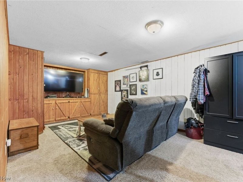 11585 El Dorado Circle NE, Hartville, OH 44632 Photo 22