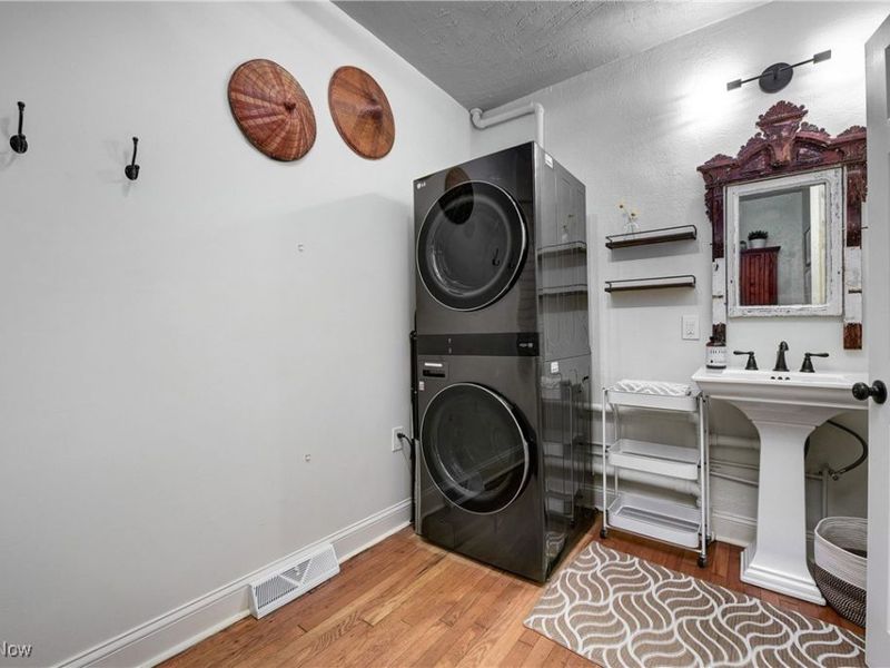 4300 Fulton Court, Cleveland, OH 44113 Photo 10