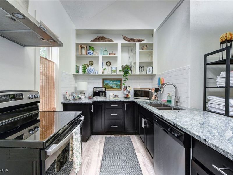 4300 Fulton Court, Cleveland, OH 44113 Photo 12